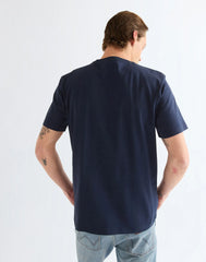 BLUZKI MĘSKIE WRANGLER GRAPHIC TEE BLACK IRIS 112387011