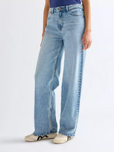 Damskie Spodnie Jeansowe Wrangler Loose Straight Blissful 112378205