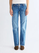 Damskie Spodnie Jeansowe Wrangler Low Rise Cowboy Jean Lasso Lagoo 112371112