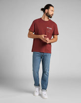 LEE SS CANT BUSTEM TEE MĘSKI T-SHIRT KOSZULKA NADRUK FIRED BRICK L60YFETM 112140374