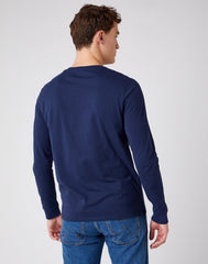 MĘSKI LONGSLEEVE WRANGLER LS AMERICANA TEE NAVY W7J5D3114 112141548