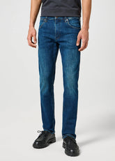 Męskie Spodnie Jeansowe Wrangler Greensboro Azure Fade 112357206