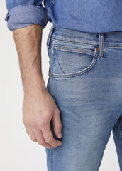 MĘSKIE SPODNIE JEANSOWE WRANGLER GREENSBORO BLUE FEVER W15QQ892 112127033