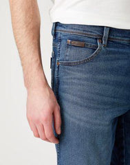 MĘSKIE SPODNIE JEANSOWE WRANGLER TEXAS SLIM THE GURU W12SU551H 112141159