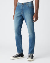 MĘSKIE SPODNIE JEANSOWE WRANGLER TEXAS TAPER IN CLOVER W12TX5365 112141169