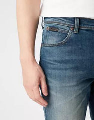 MĘSKIE SPODNIE JEANSOWE WRANGLER TEXAS TAPER SMOOTH DUST W12T2837J 112141163