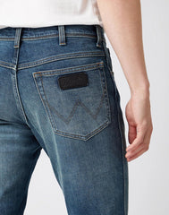 MĘSKIE SPODNIE JEANSOWE WRANGLER TEXAS TAPER SMOOTH DUST W12T2837J 112141163