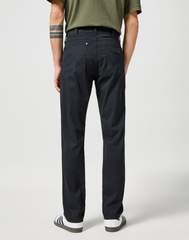 MĘSKIE SPODNIE MATERIAŁOWE WRANGLER GREENSBORO BLACK 112355031