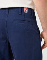 MESKIE SPODNIE MATERIALOWE WRANGLER RELAXED CHINO NAVY 112373190