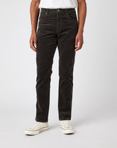 MĘSKIE SPODNIE MATERIAŁOWE WRANGLER TEXAS SLIM MOSS GREEN W12SEC221 112141148