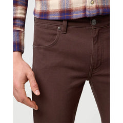 MESKIE SPODNIE WRANGLER GREENSBORO MAHOGANY 112370722