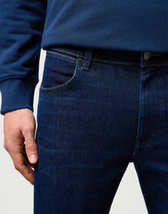 Męskie Spodnie Wrangler Larston Dark Wash 112373151