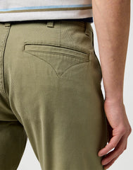 MESKIE SPODNIE WRANGLER REGULAR CHINO ALOE 112371031
