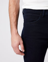 WRANGLER GREENSBORO MĘSKIE SPODNIE JEANSOWE BLACK BACK W15QQC77D 112127042