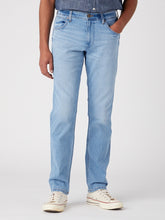 WRANGLER GREENSBORO MĘSKIE SPODNIE JEANSOWE JEANSY THE BRONCO W15Q84Z68 112330711