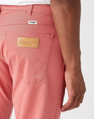 WRANGLER GREENSBORO MĘSKIE SPODNIE MATERIAŁOWE FADED ROSE W15QY6XAP 112145839