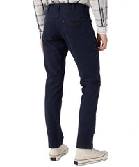 Męskie Spodnie Materiałowe Jeansy Wrangler Greensboro Dark Navy W15QDRXAE 112334235