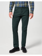 Męskie Spodnie Materiałowe Wrangler Greensboro Chino Scarab 112358920 W15Q008868