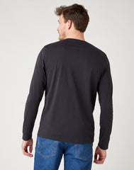 WRANGLER LS AMERICANA TEE MĘSKA KOSZULKA Z DŁUGIM RĘKAWEM FADED BLACK W7J5D3XV6 112141550