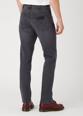 Męskie Spodnie Jeansowe Wrangler Larston Blackout W18S29Z79 112330748