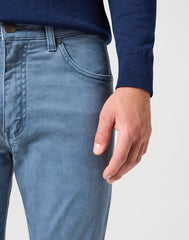 Męskie Spodnie Materiałowe Wrangler Larston Grisaille 112356818 W18S017443