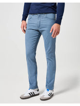 Męskie Spodnie Materiałowe Wrangler Larston Grisaille 112356818 W18S017443