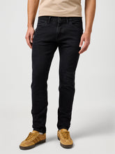 Męskie Spodnie Jeansowe Wrangler Bryson Jetstorm Noir 112362429