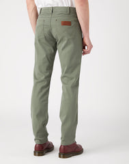 Męskie Spodnie Materiałowe Wrangler Greensboro Dusty Olive 112341466 W15Q018115