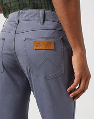 Męskie Spodnie Materiałowe Wrangler Larston Turbulence 112351260 W18S017990