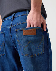 Męskie Spodnie Jeansowe Wrangler River Far Away W17T68154