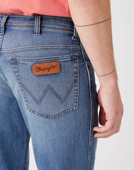 WRANGLER TEXAS MĘSKIE SPODNIE JEANSOWE DUSKY CLOUD W121YJ38R 112145780