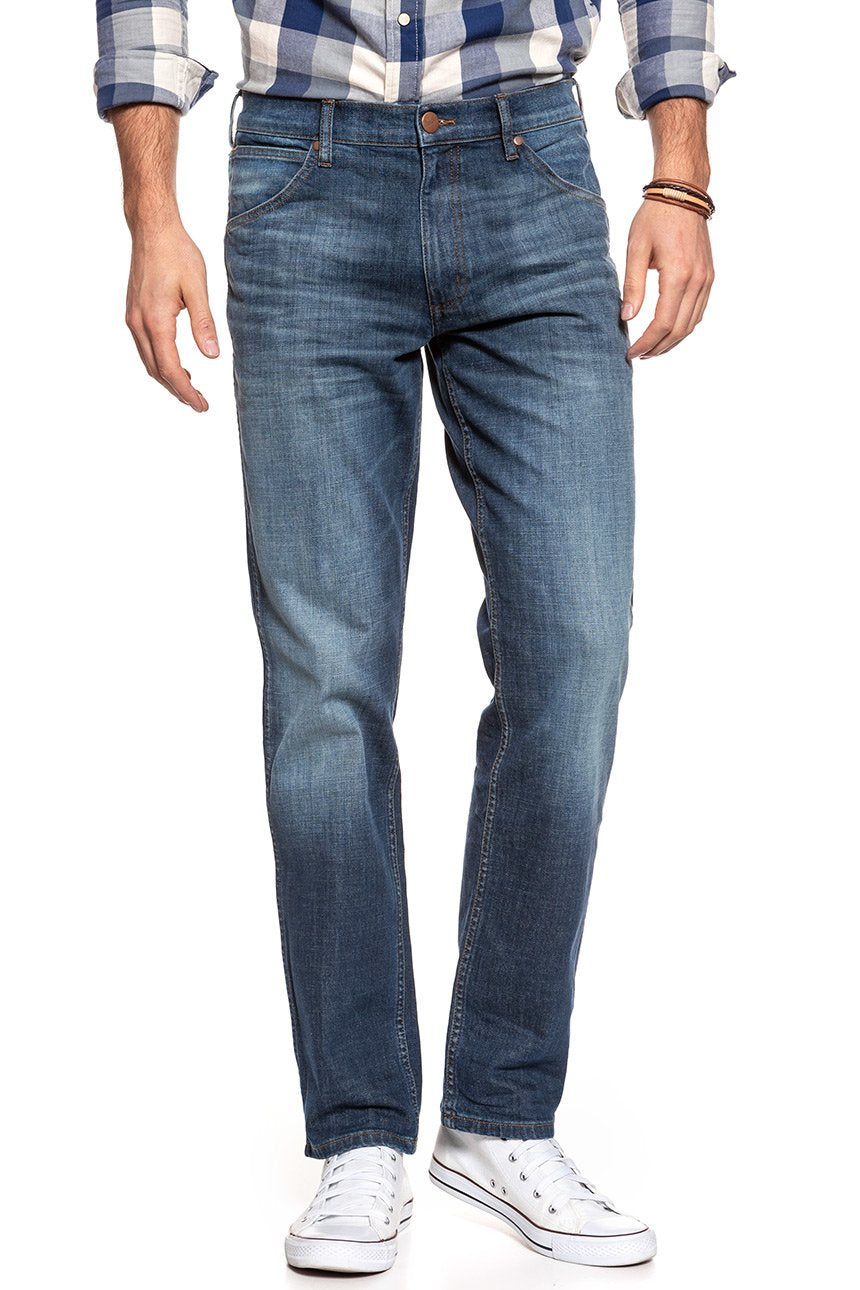 WRANGLER SPODNIE MĘSKIE GREENSBORO GREEN DUST W15QTG75E