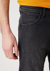 WRANGLER LARSTON MĘSKIE SPODNIE JEANSOWE LIKE A CHAMP W18SHT120