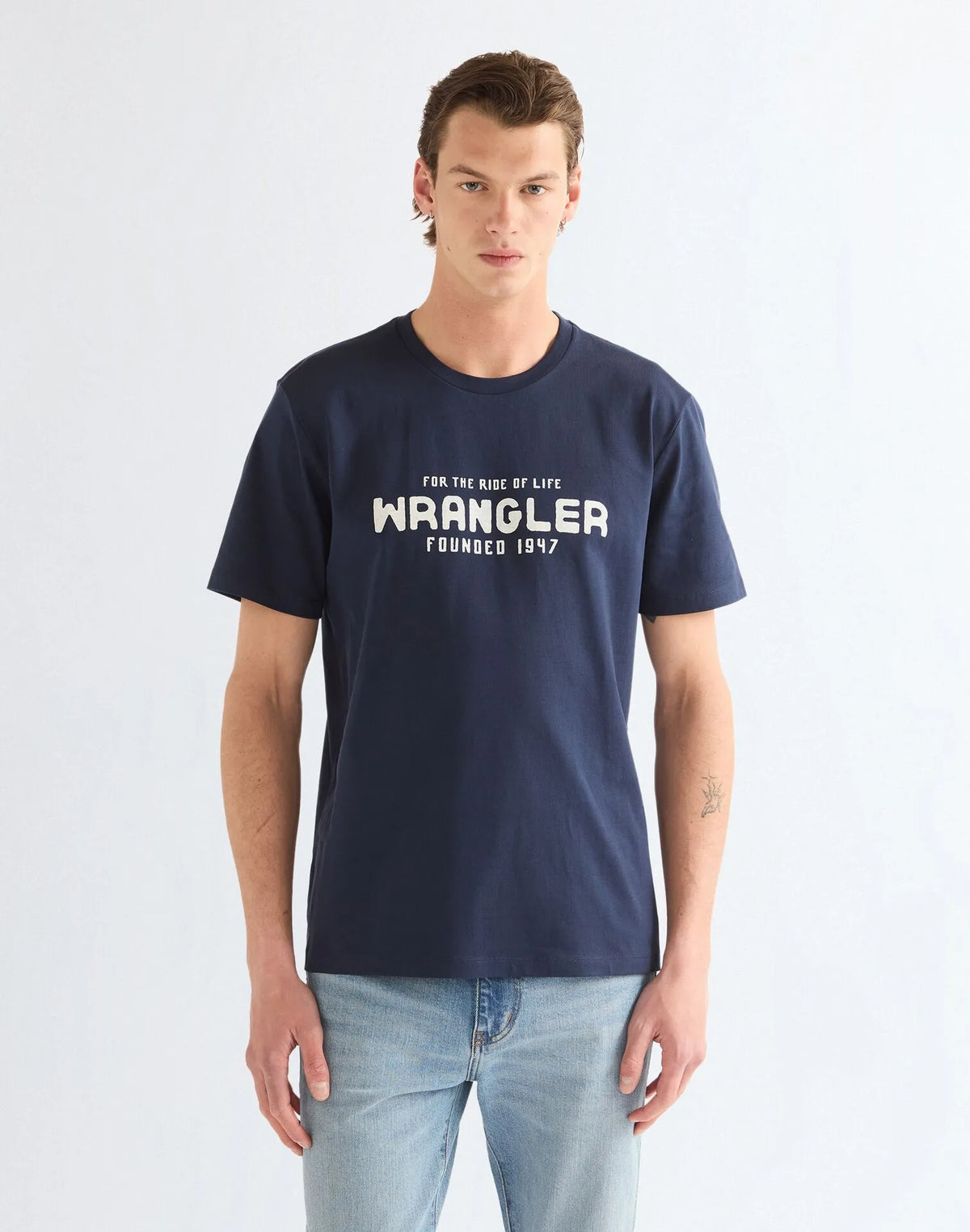 BLUZKI MĘSKIE WRANGLER GRAPHIC TEE BLACK IRIS 112387011