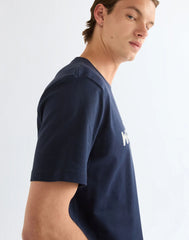 BLUZKI MĘSKIE WRANGLER GRAPHIC TEE BLACK IRIS 112387011