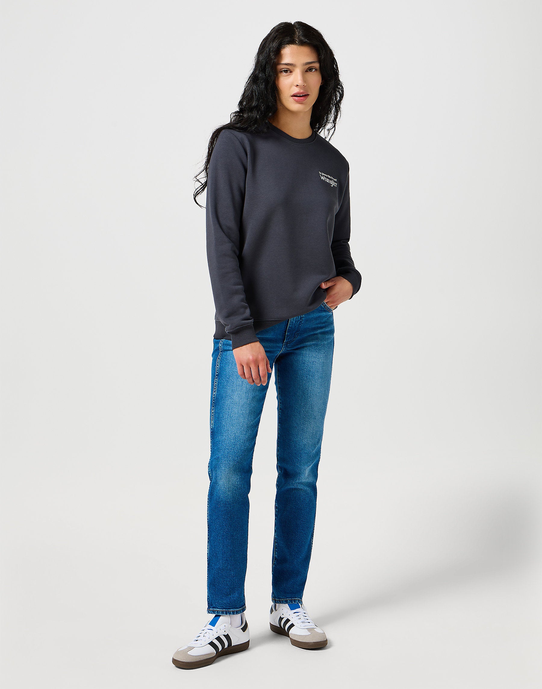 DAMSKA BLUZA WRANGLER REGULAR SWEAT FADED BLACK 112356510