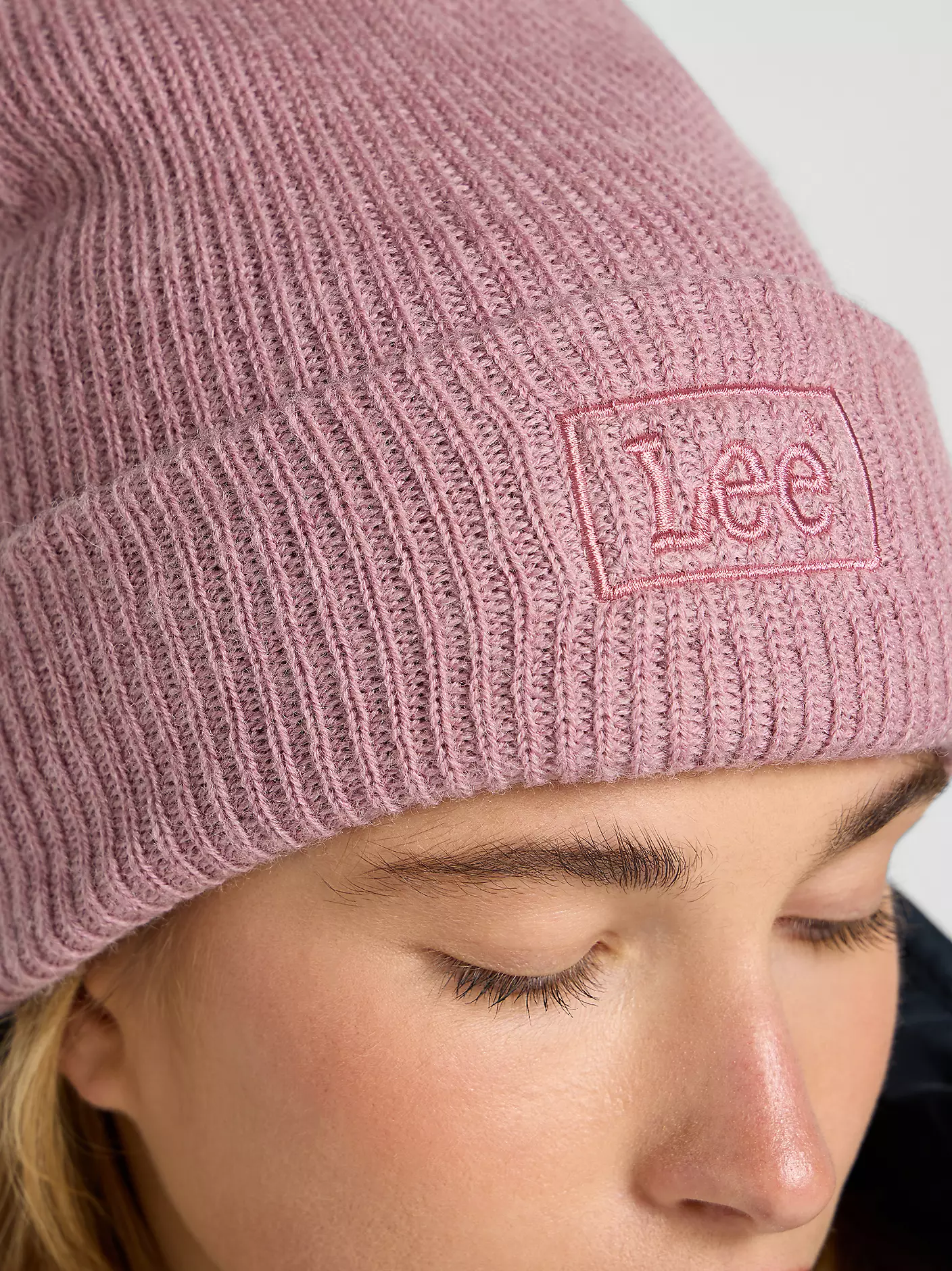 DAMSKA CZAPKA LEE CORE BEANIE PLUMBERRY 112372711