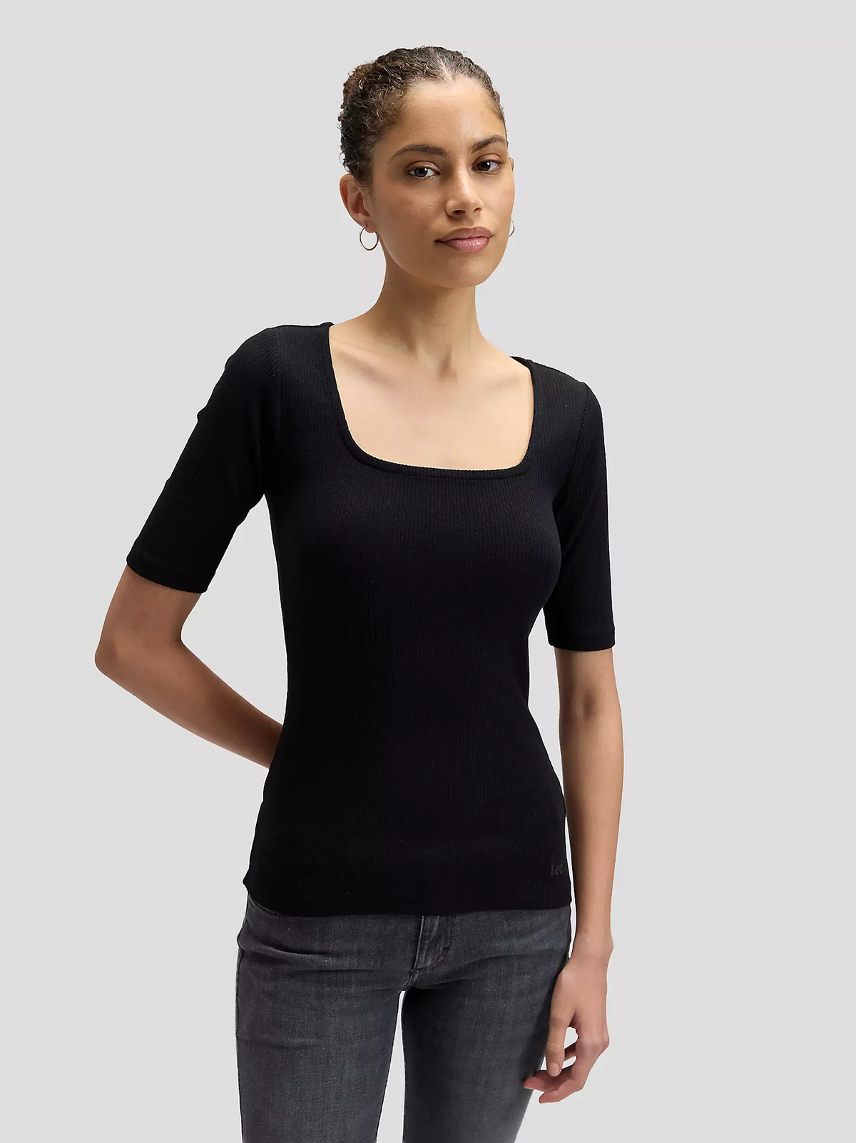 DAMSKA KOSZULKA LEE SS SQUARED NECK BLACK 112377001