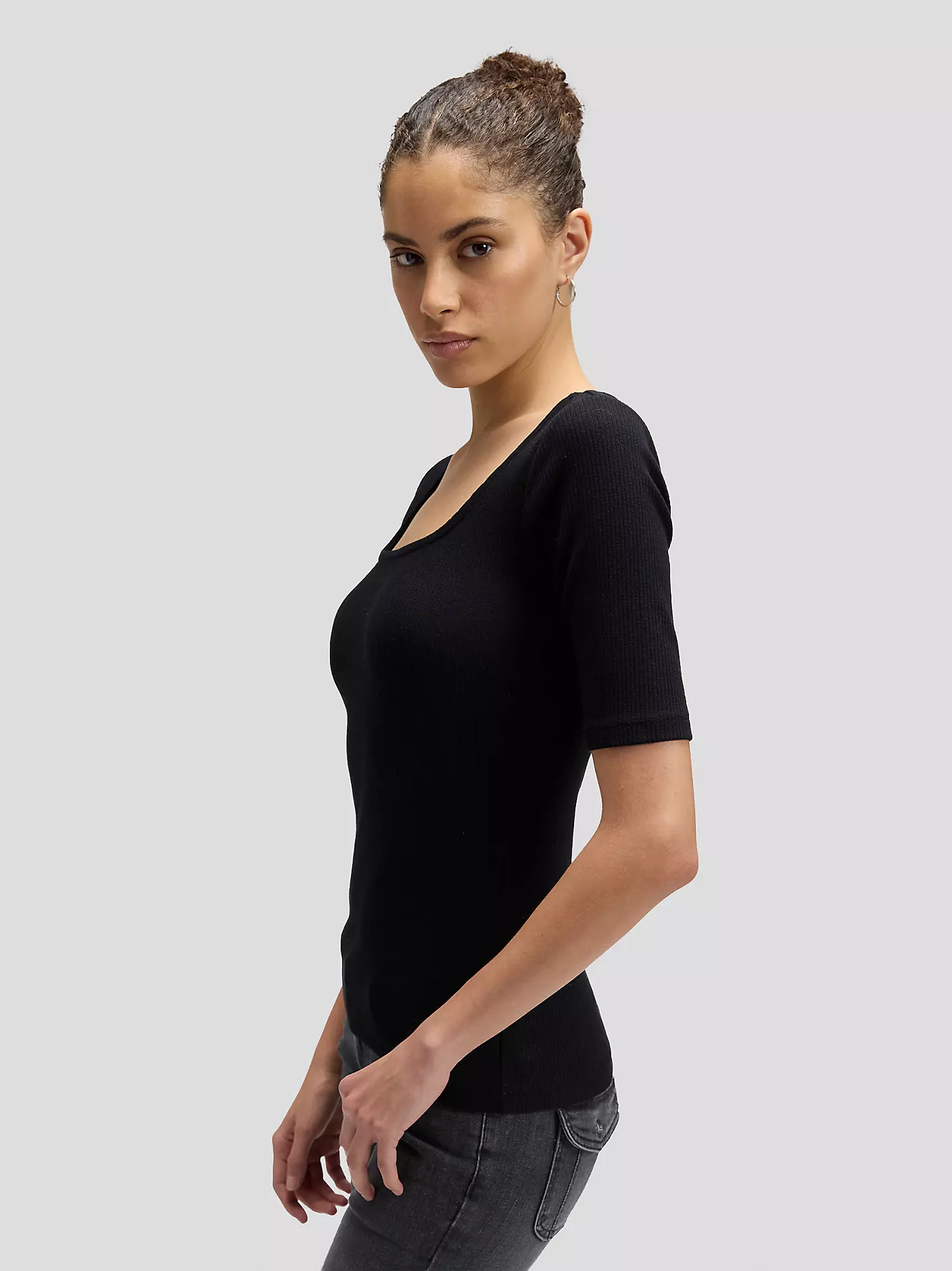 DAMSKA KOSZULKA LEE SS SQUARED NECK BLACK 112377001