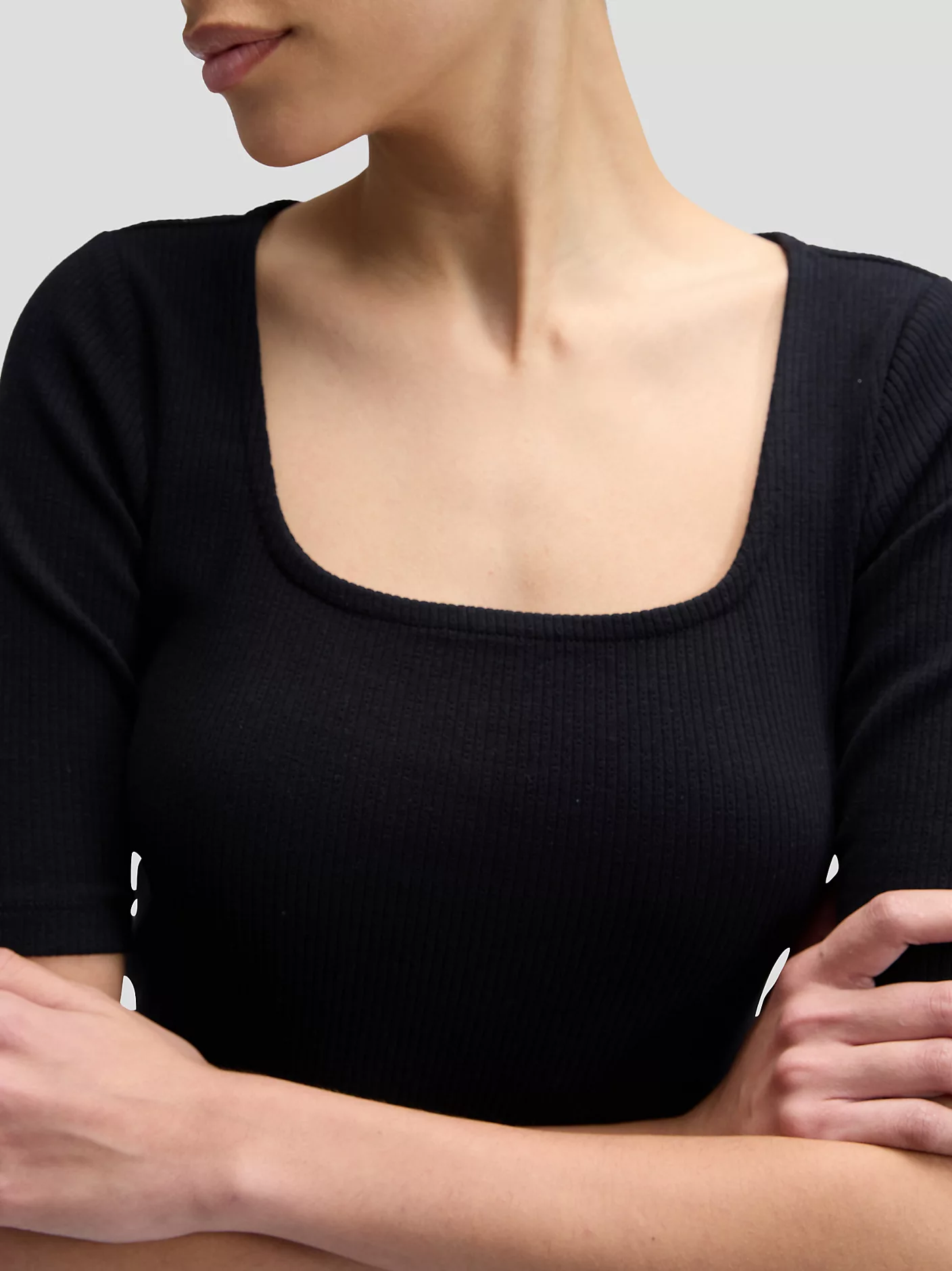 DAMSKA KOSZULKA LEE SS SQUARED NECK BLACK 112377001