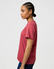 Damska Koszulka Wrangler Sign Off Tee Earth Red 112370739
