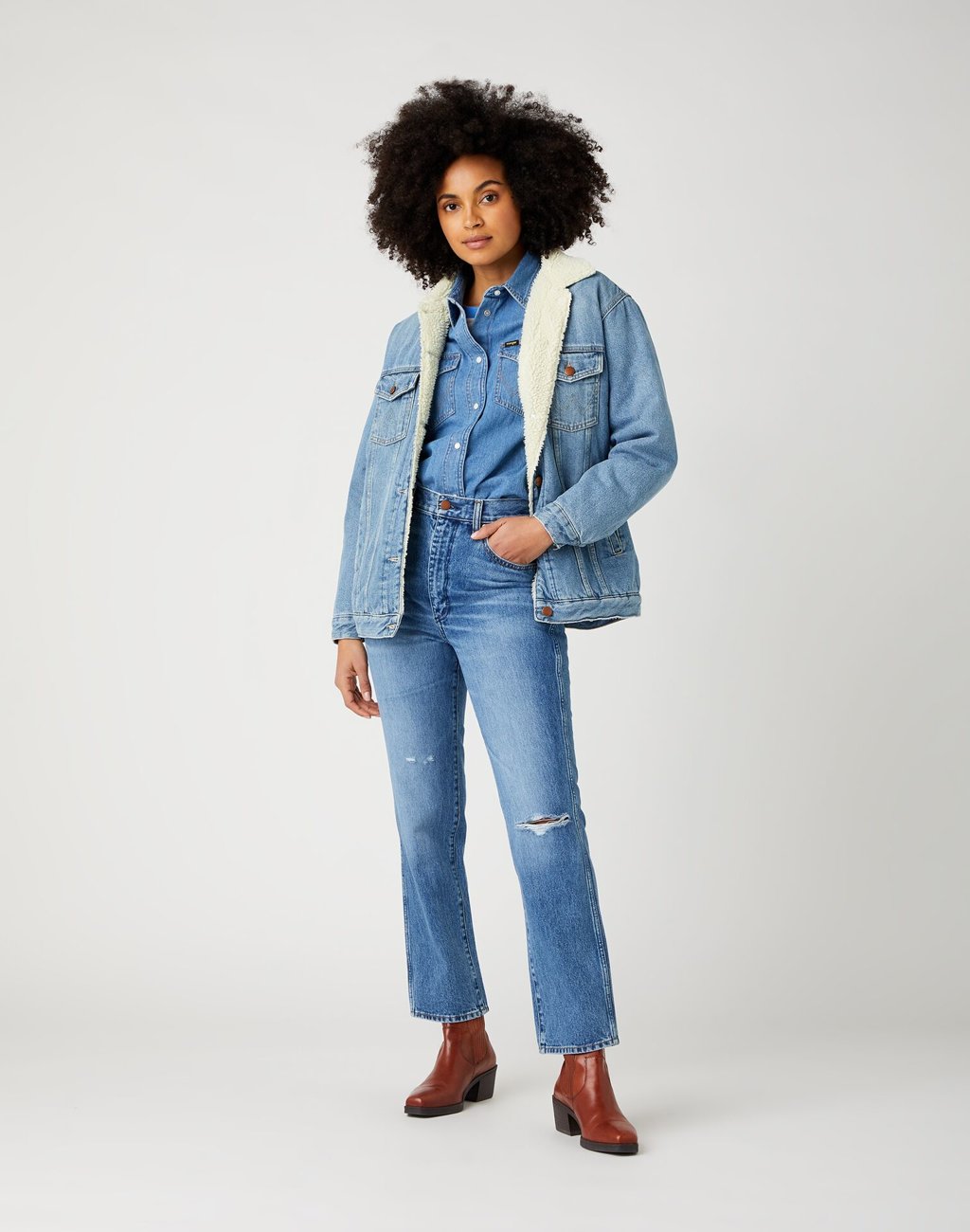 DAMSKIE SPODNIE JEANSOWE WRANGLER WILD WEST BLUEBELL W2H249332 112141312