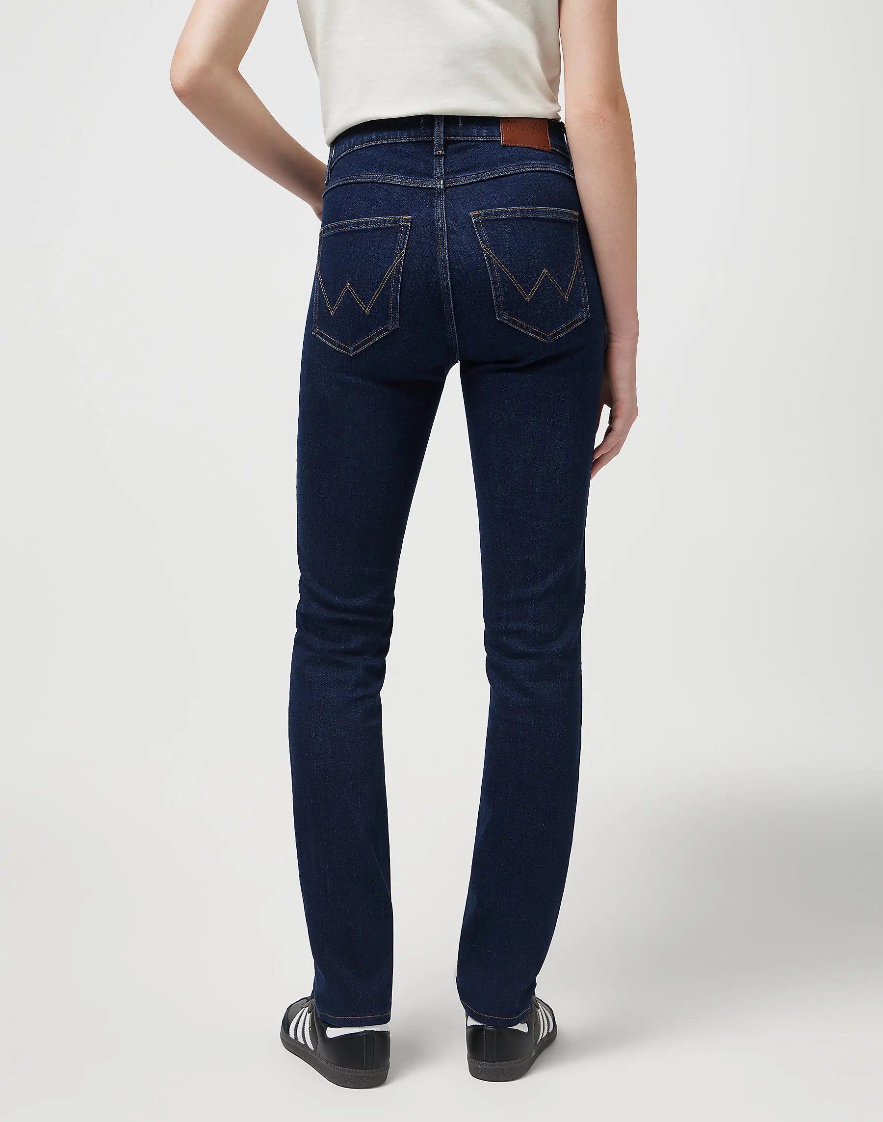 DAMSKIE SPODNIE WRANGLER SLIM DARK WASH 112352574