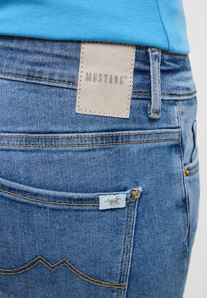 Damskie Spodnie Jeansowe MUSTANG Crosby Relaxed Straight Denim Blue 1015294 5000 582
