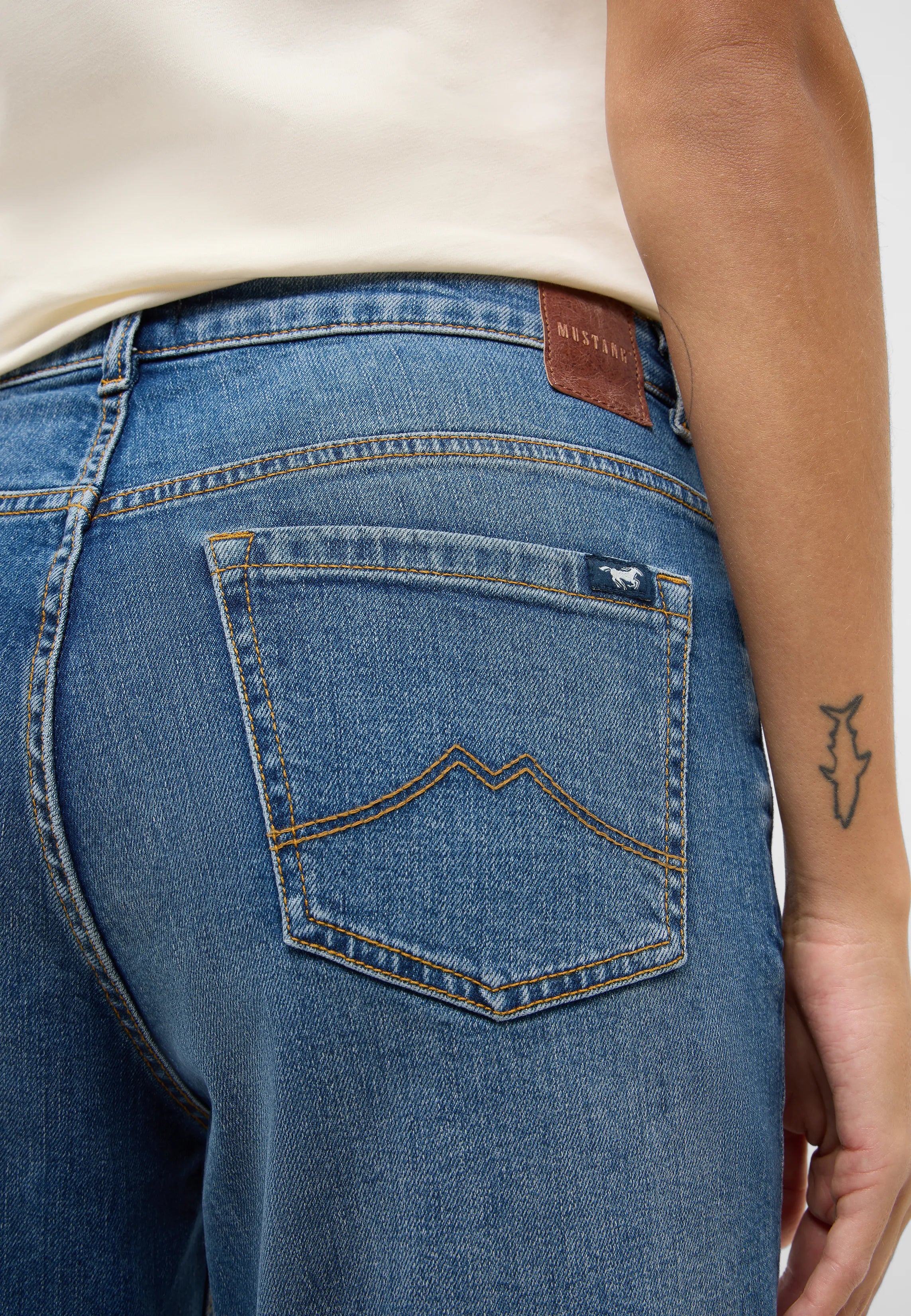 Damskie Spodnie Jeansowe Mustang Style Charlotte Tapered Denim Blue 1017595 5000 781