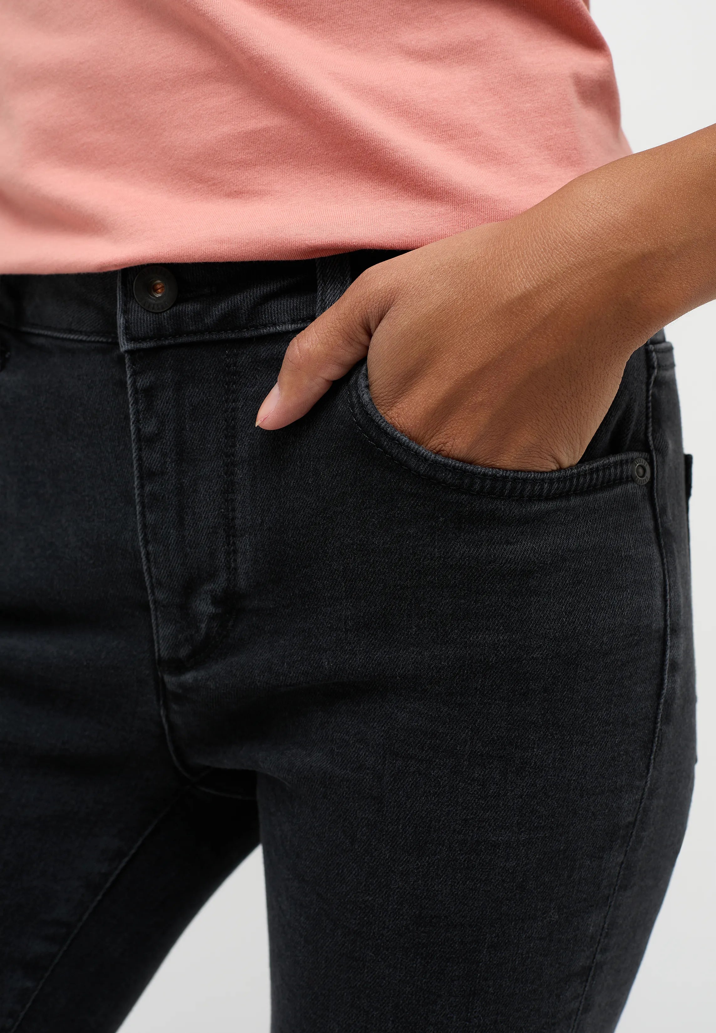 Damskie Spodnie Jeansowe Mustang Style Shelby Skinny Denim Black 1014341 4000 802