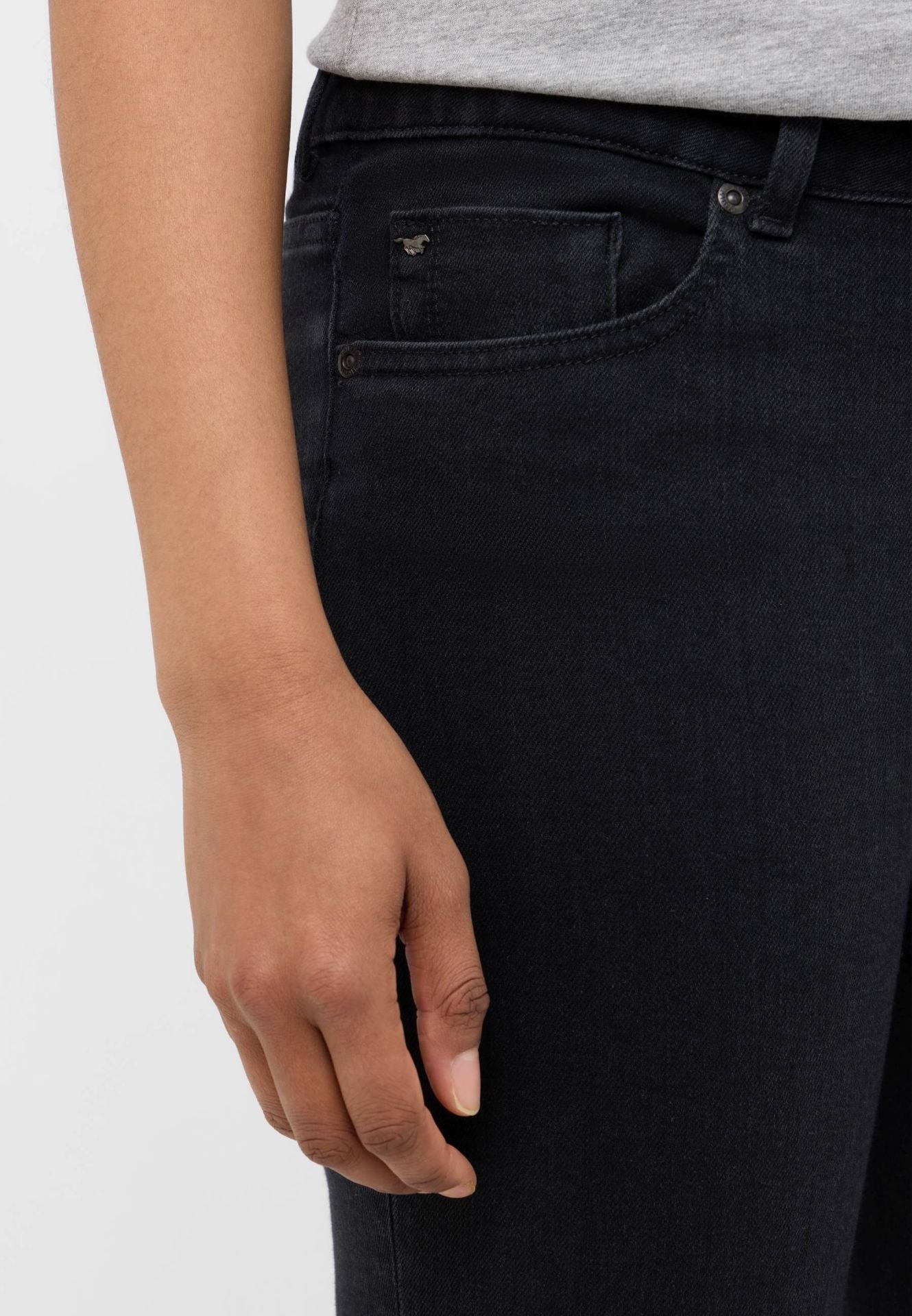 Damskie Spodnie Jeansowe Mustang Style Shelby Skinny Denim Black 1015976 4000 802