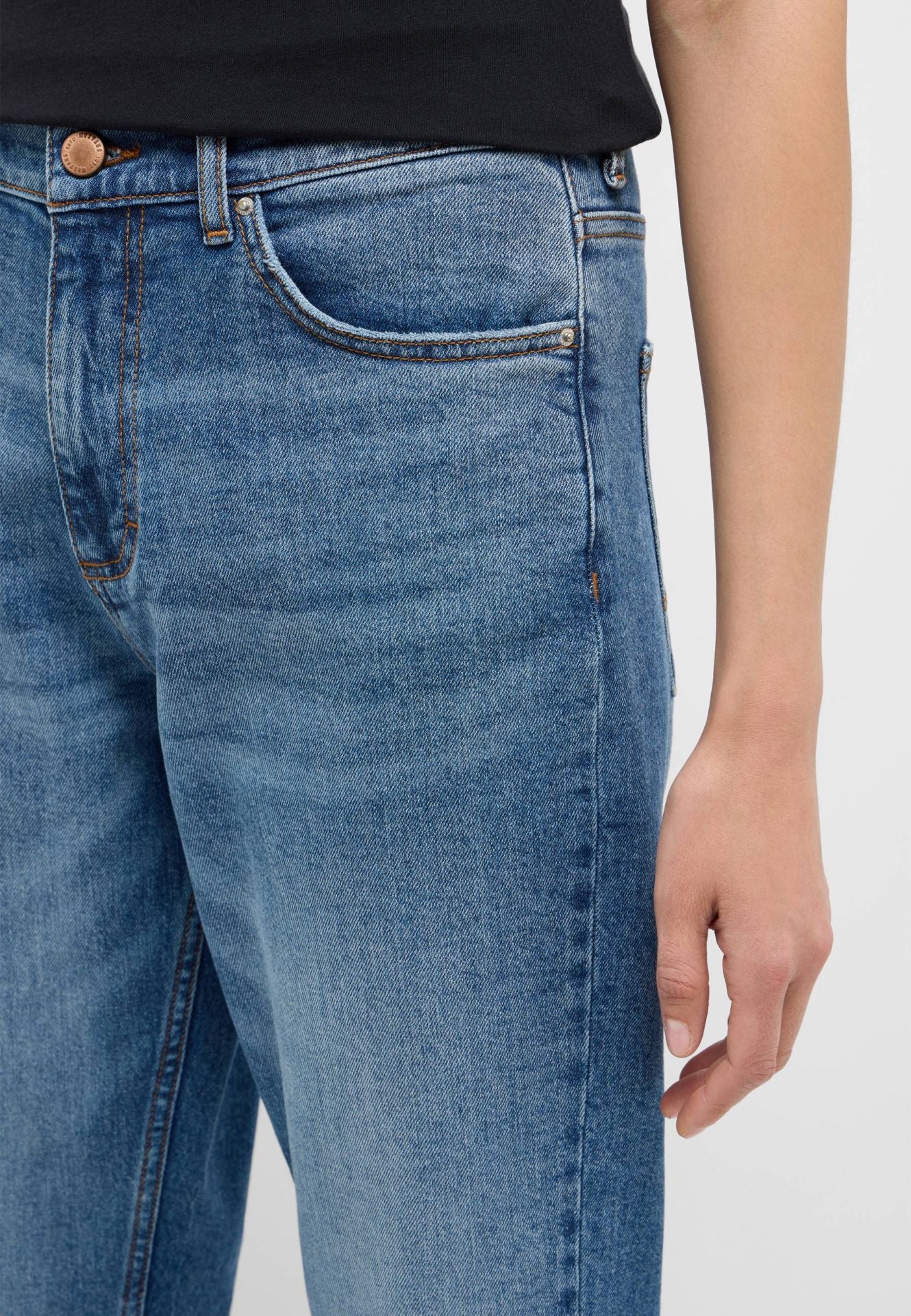 Damskie Spodnie jeansowe Mustang Style Brooks Relaxed Slim Denim Blue 1015560 5000 602