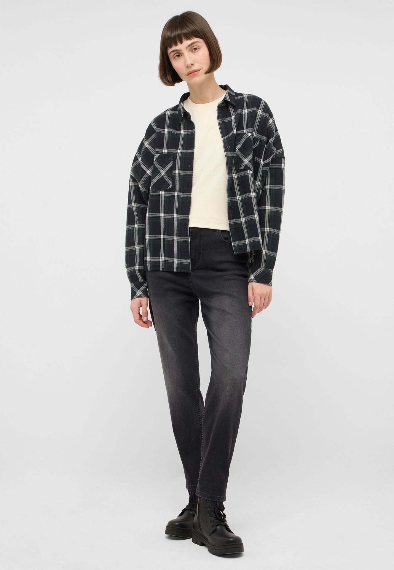 Damskie Spodnie jeansowe Mustang Style Charlotte Tapered Denim Black 1018200 4000 801