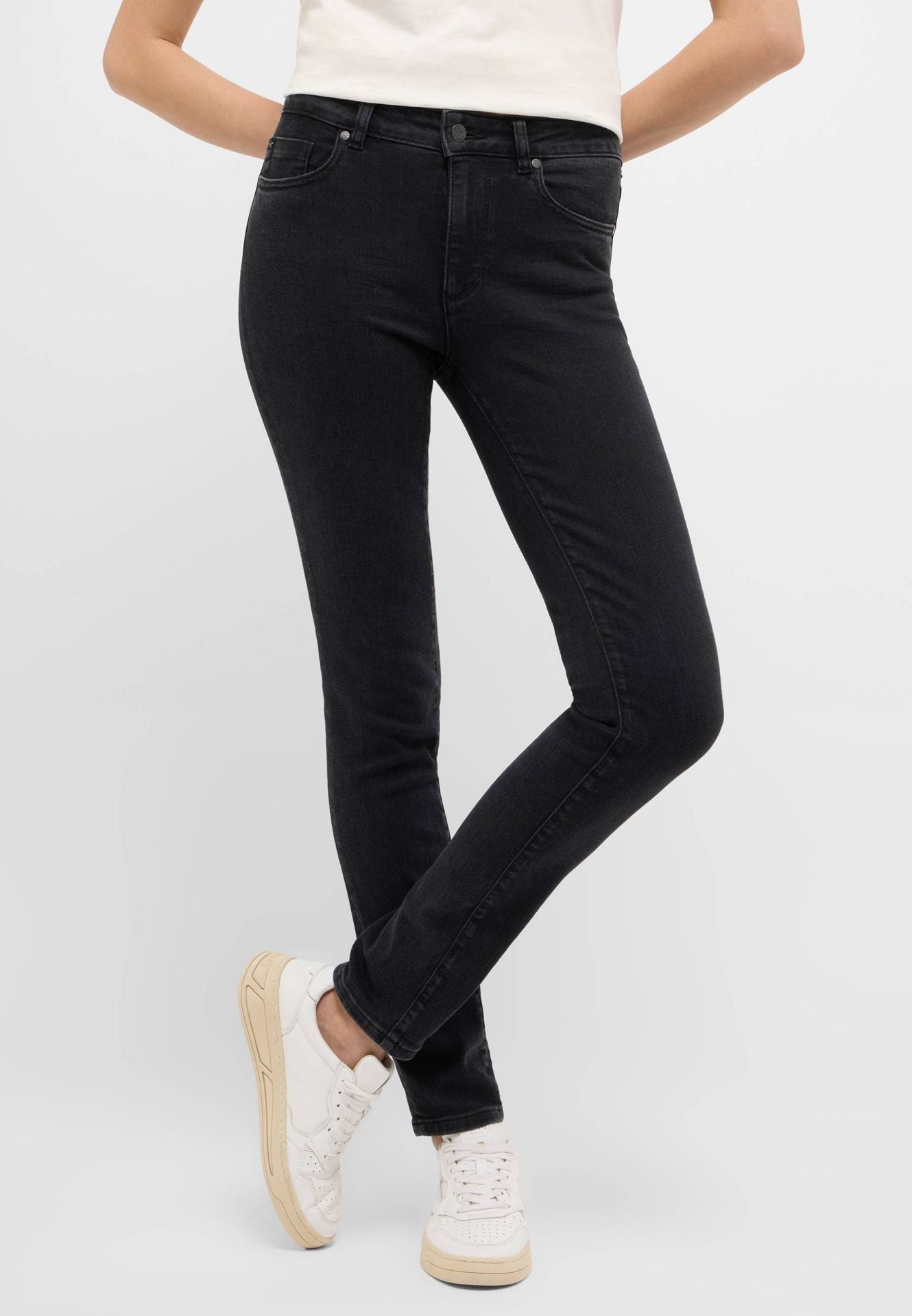 Damskie Spodnie jeansowe Mustang Style Shelby Slim Denim Black 1015564 4000 802